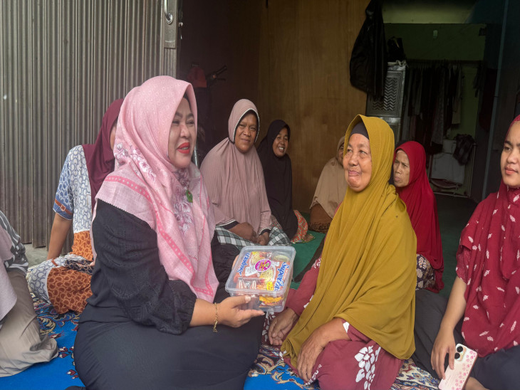 GOW Kab. Kampar bagi-Bagi Takjil Di Kec. Rumbio Jaya Dan Kampar